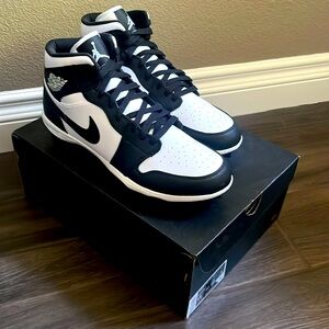 Nike Jordan 1 Mid Football Cleats size 11 NEW! Black and White Panda